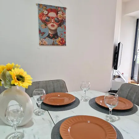 Sunflower Center With Free Garage Apartament *