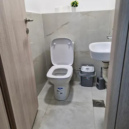 Sunflower Center With Free Garage Appartement Skopje