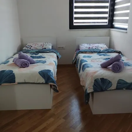 Sunflower Center With Free Garage