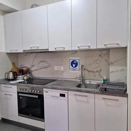 Sunflower Center With Free Garage Skopje