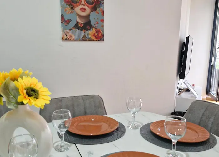 Sunflower Center With Free Garage Apartment *