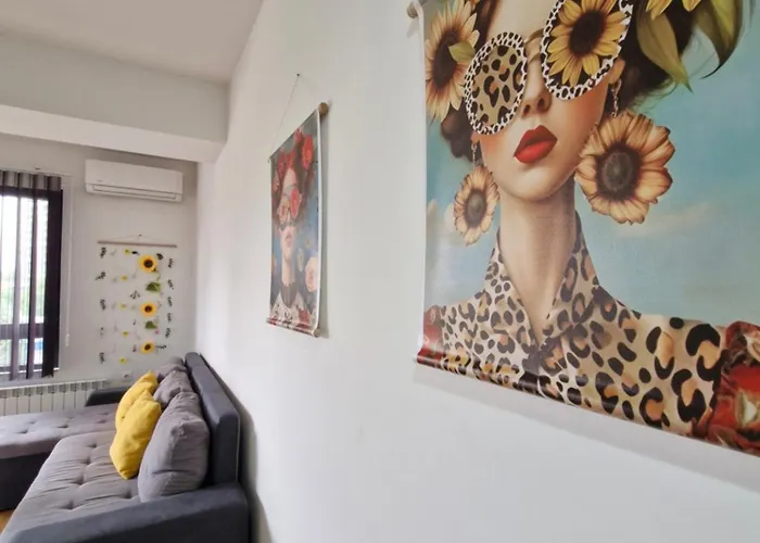 Sunflower Center With Free Garage